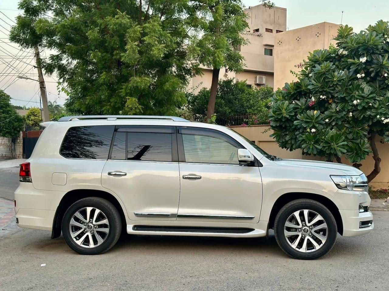 Toyota LandCruiser LC200