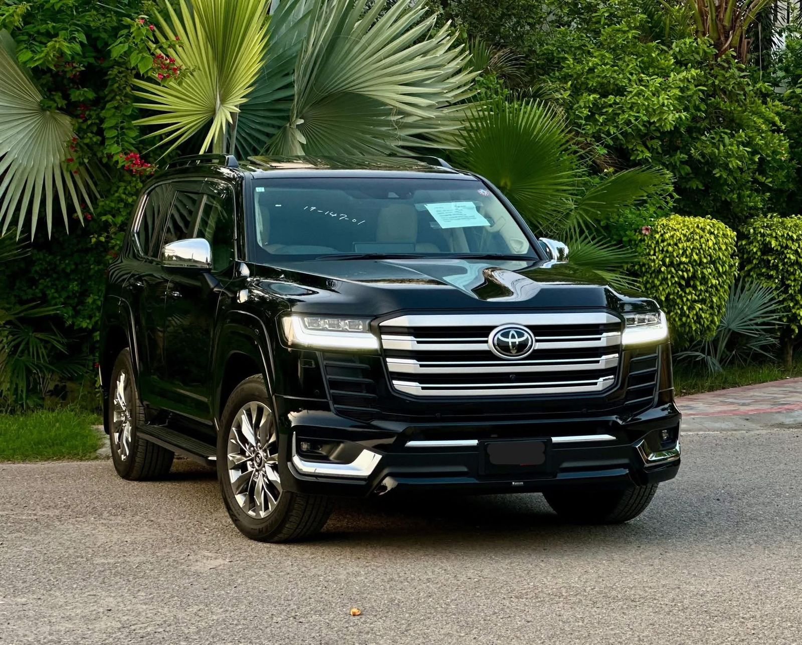 Land Cruiser LC300 for rent in karachi