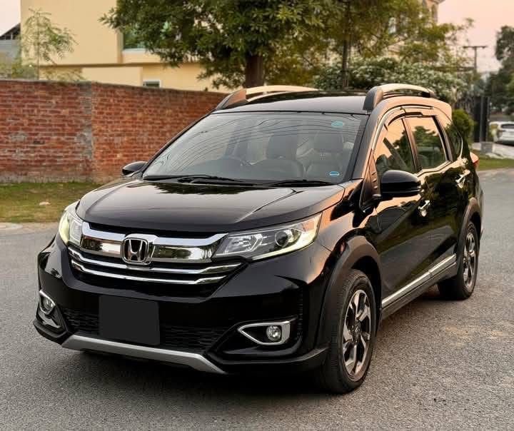 Honda BRV for rent in karachi