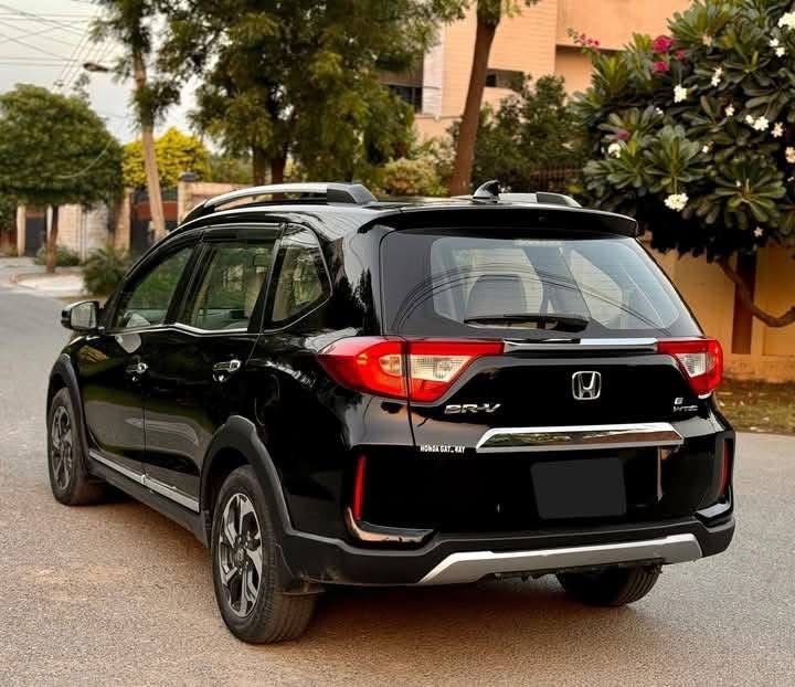 Honda BRV for rent in karachi