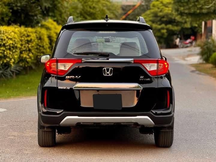 Honda BRV for rent in karachi